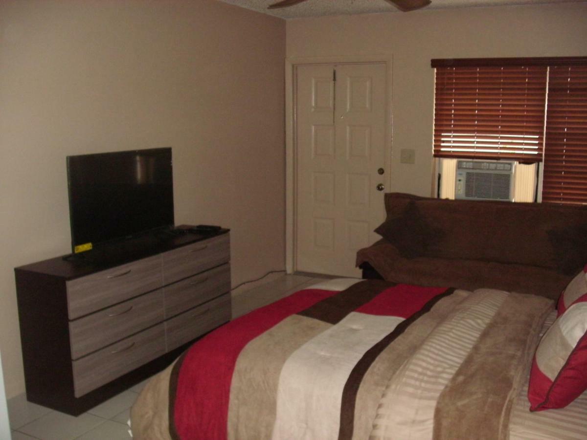 Newly Furnished Large, Clean, Quiet Private Unit Appartement Fort Lauderdale Buitenkant foto